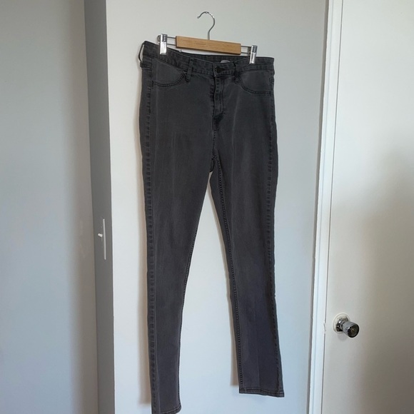 𝅺GRAY Skinny Jeans - Picture 8 of 12
